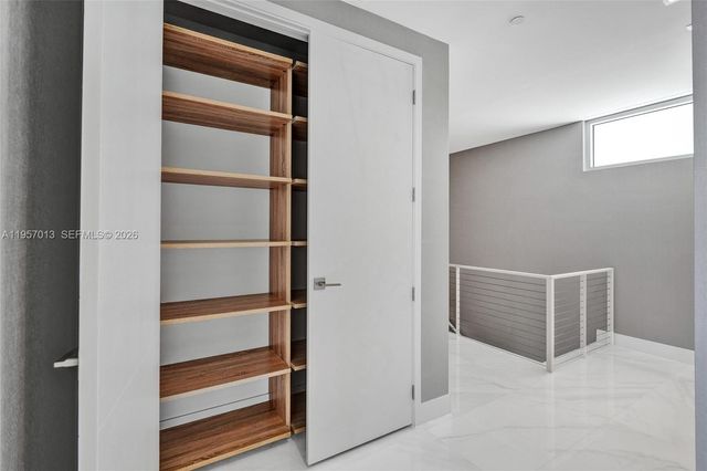 3750 Yacht Club Dr TH1, Aventura, FL 33180