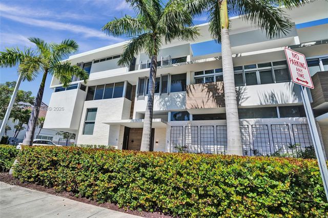 3750 Yacht Club Dr TH1, Aventura, FL 33180