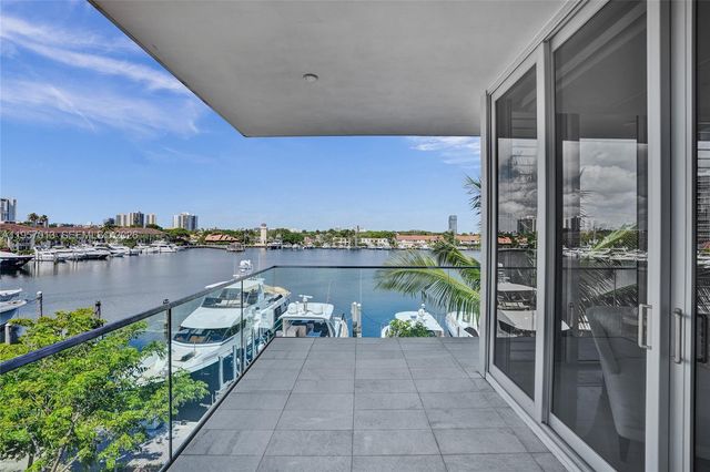 3750 Yacht Club Dr TH1, Aventura, FL 33180