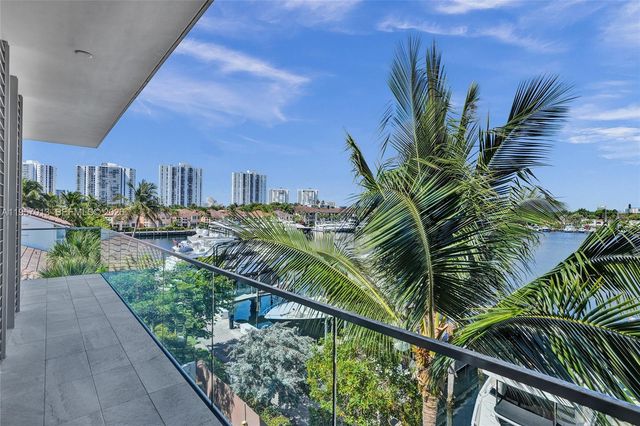 3750 Yacht Club Dr TH1, Aventura, FL 33180