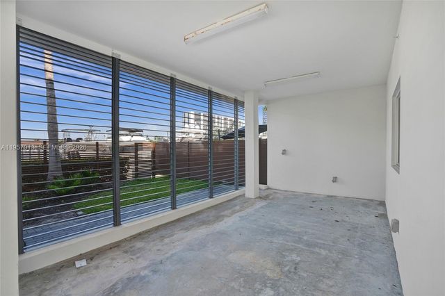 3750 Yacht Club Dr TH1, Aventura, FL 33180