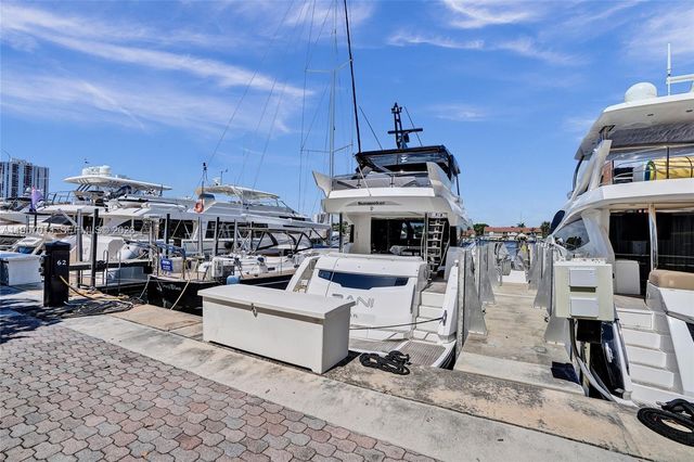 3750 Yacht Club Dr TH1, Aventura, FL 33180