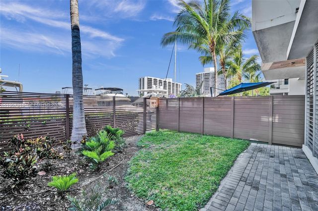 3750 Yacht Club Dr TH1, Aventura, FL 33180