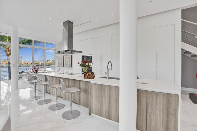 3750 Yacht Club Dr TH1, Aventura, FL 33180