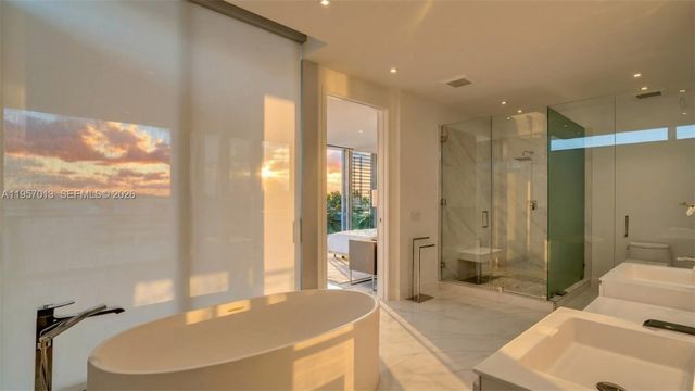 3750 Yacht Club Dr TH1, Aventura, FL 33180