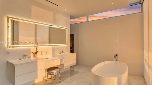 3750 Yacht Club Dr TH1, Aventura, FL 33180