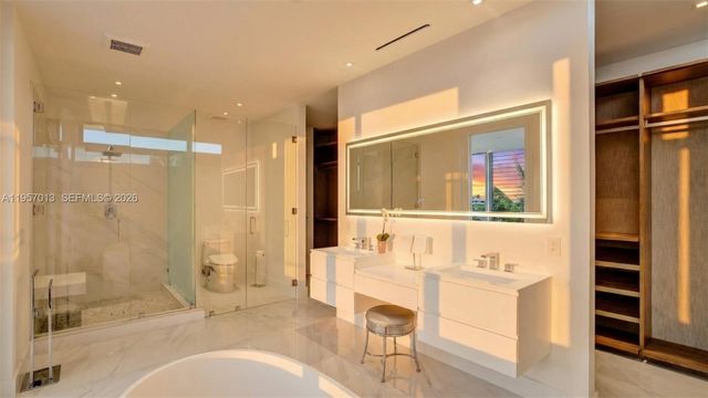 3750 Yacht Club Dr TH1, Aventura, FL 33180