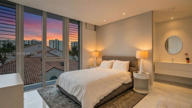 3750 Yacht Club Dr TH1, Aventura, FL 33180