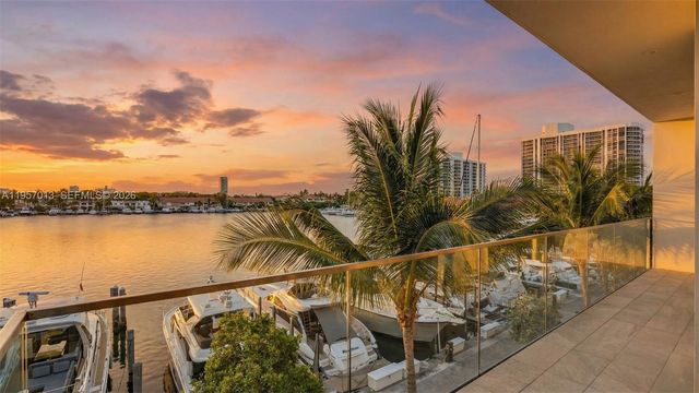 3750 Yacht Club Dr TH1, Aventura, FL 33180