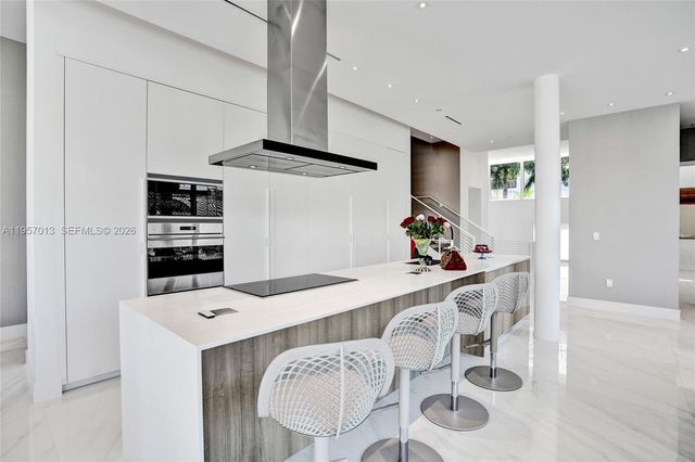 3750 Yacht Club Dr TH1, Aventura, FL 33180