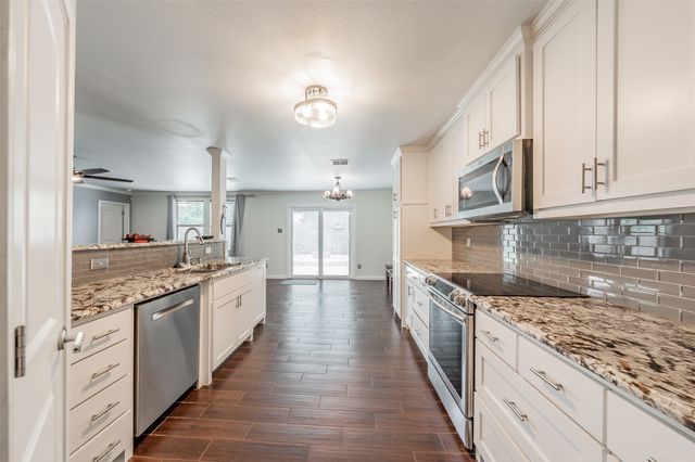 337 Snapdragon Court, Burleson, TX 76028