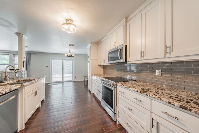 337 Snapdragon Court, Burleson, TX 76028