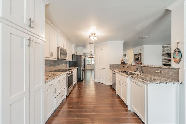 337 Snapdragon Court, Burleson, TX 76028