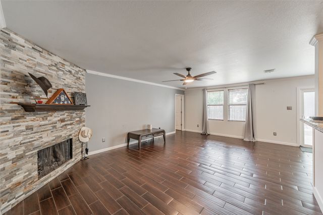 337 Snapdragon Court, Burleson, TX 76028