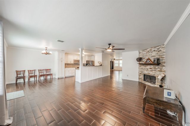 337 Snapdragon Court, Burleson, TX 76028