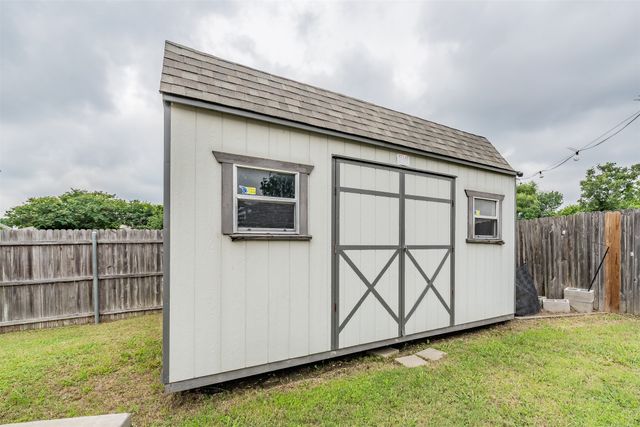 337 Snapdragon Court, Burleson, TX 76028