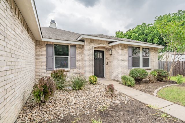 337 Snapdragon Court, Burleson, TX 76028