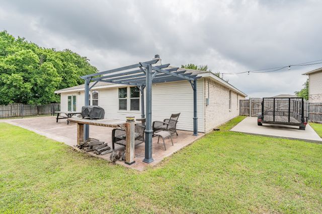 337 Snapdragon Court, Burleson, TX 76028