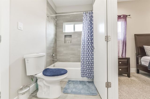 5902 Gardendale Drive B, Houston, TX 77092