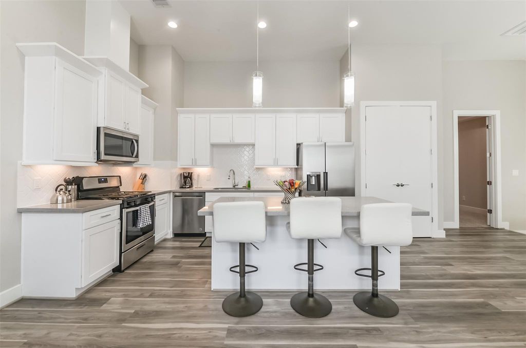 5902 Gardendale Drive B, Houston, TX 77092