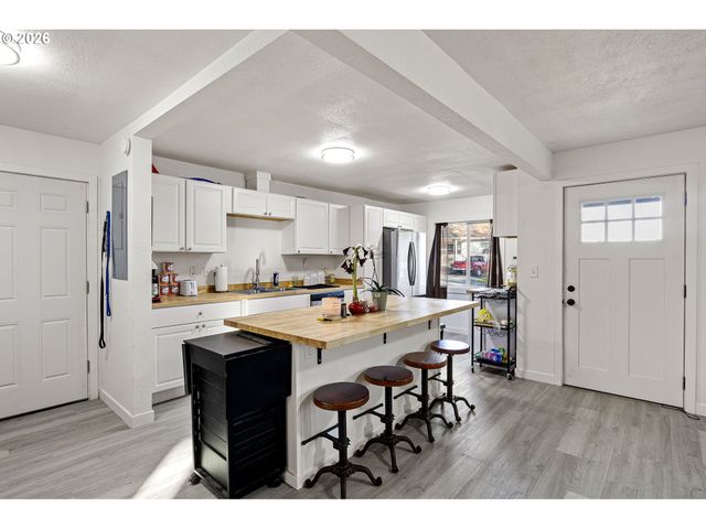 380 Nw CARY St, Winston, OR 97496