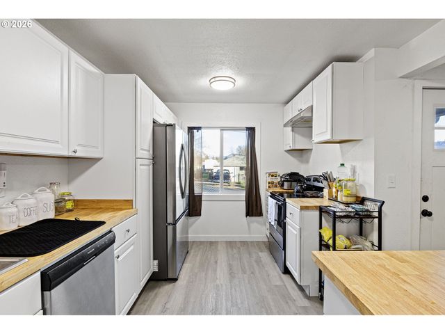 380 Nw CARY St, Winston, OR 97496