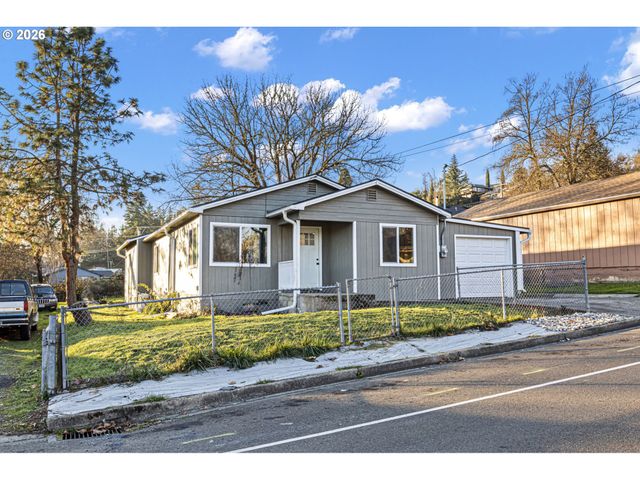 380 Nw CARY St, Winston, OR 97496