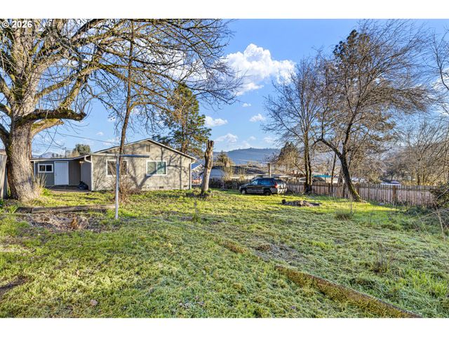 380 Nw CARY St, Winston, OR 97496