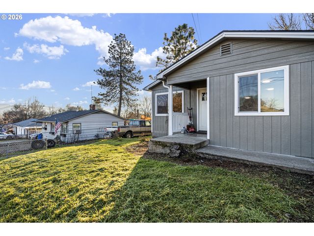 380 Nw CARY St, Winston, OR 97496