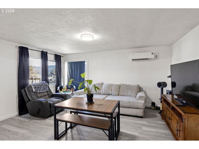 380 Nw CARY St, Winston, OR 97496