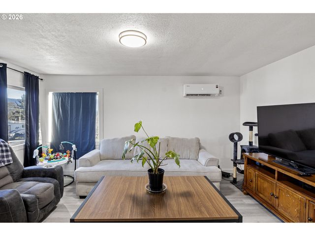 380 Nw CARY St, Winston, OR 97496