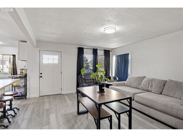 380 Nw CARY St, Winston, OR 97496