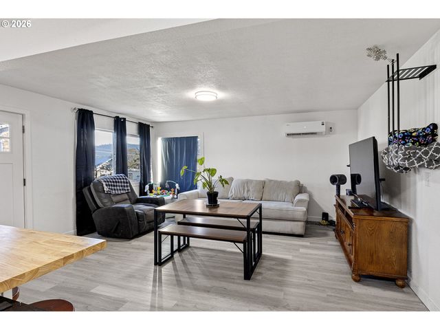 380 Nw CARY St, Winston, OR 97496