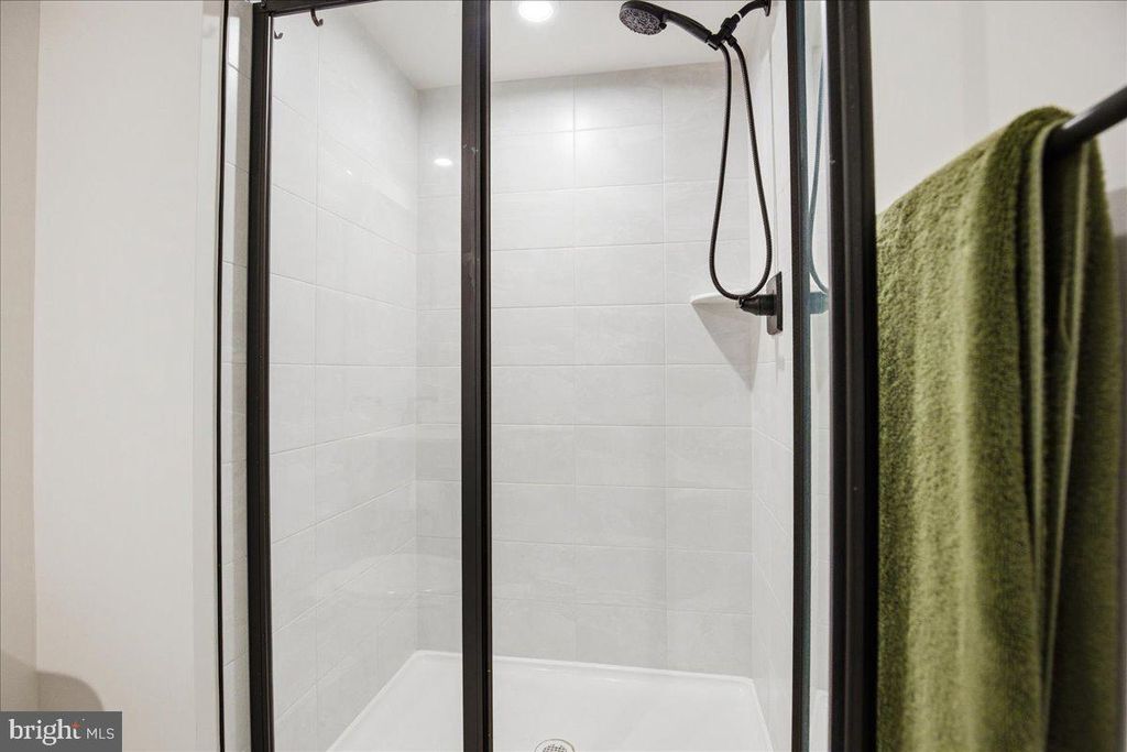 Image 75 of property listing at 3481 MARYLEA CT, Waldorf, MD 20603