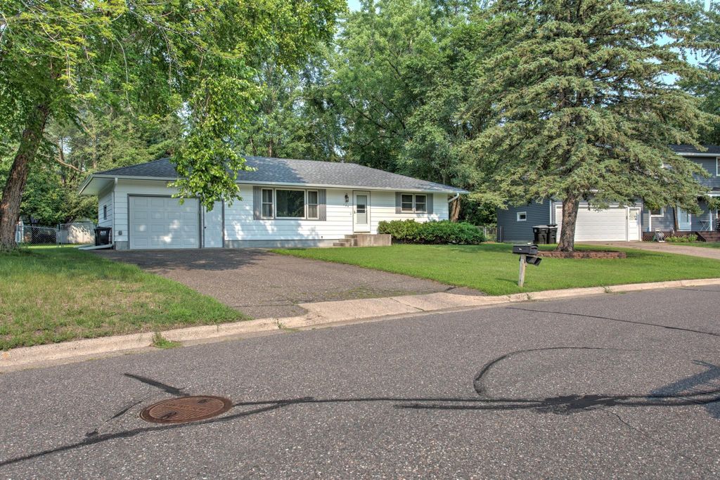 125 Yoho Drive, Anoka, MN 55303
