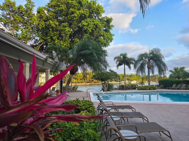 3100 NE 48th Court 113, Lighthouse Point, FL 33064