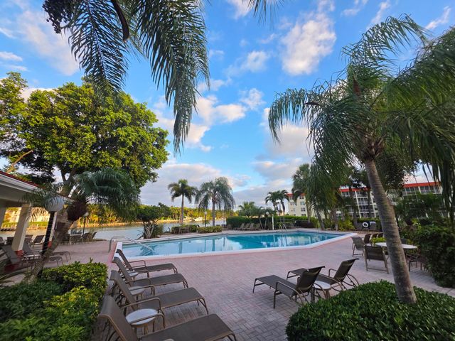 3100 NE 48th Court 113, Lighthouse Point, FL 33064