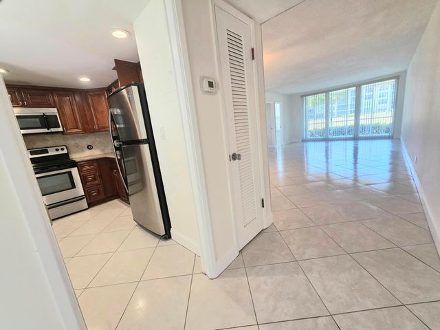 3100 NE 48th Court 113, Lighthouse Point, FL 33064