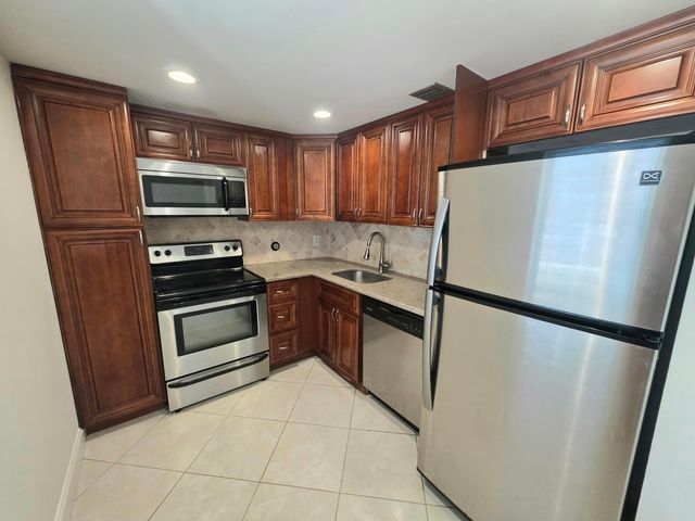 3100 NE 48th Court 113, Lighthouse Point, FL 33064