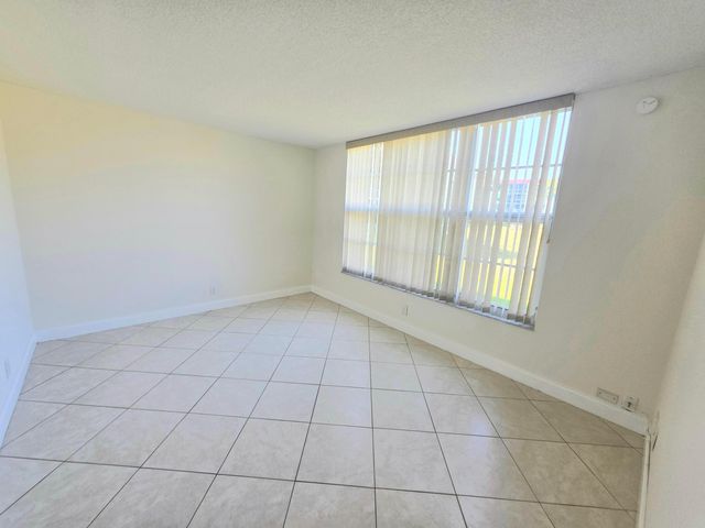 3100 NE 48th Court 113, Lighthouse Point, FL 33064