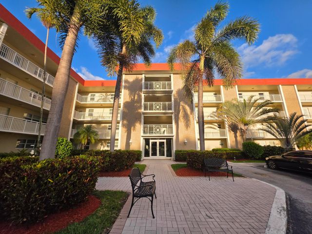 3100 NE 48th Court 113, Lighthouse Point, FL 33064