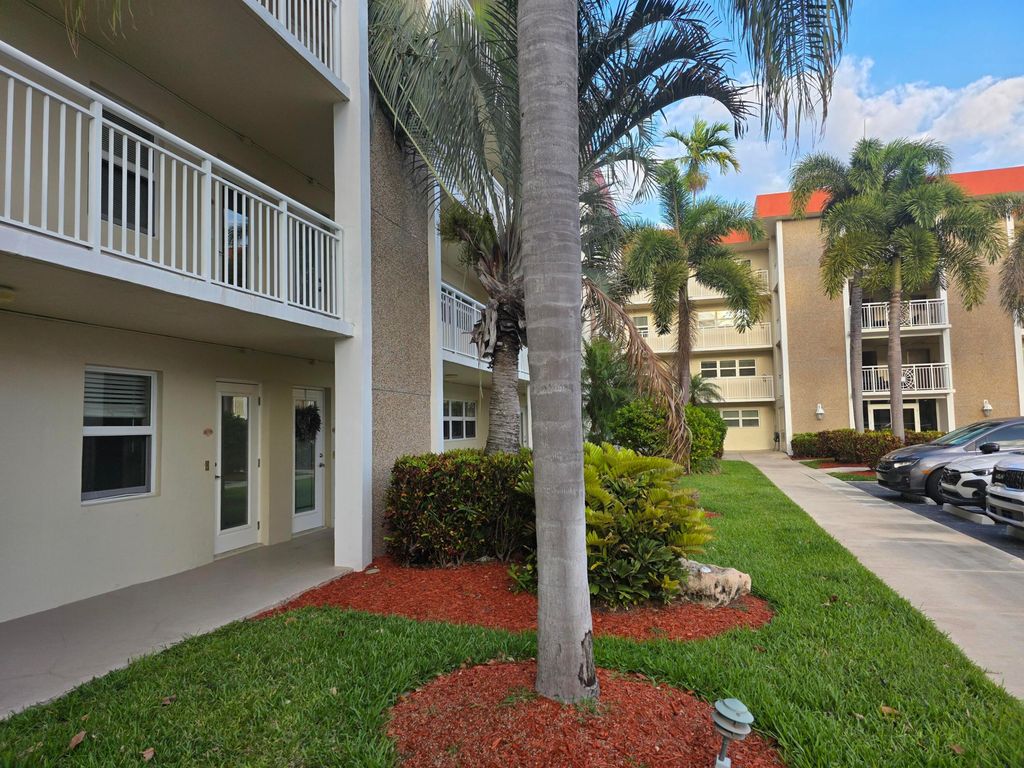 3100 NE 48th Court 113, Lighthouse Point, FL 33064
