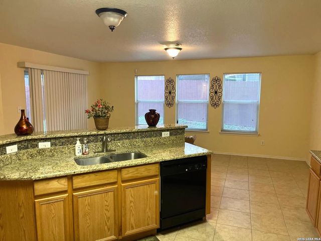 2242 Beacon Crk, San Antonio, TX 78213