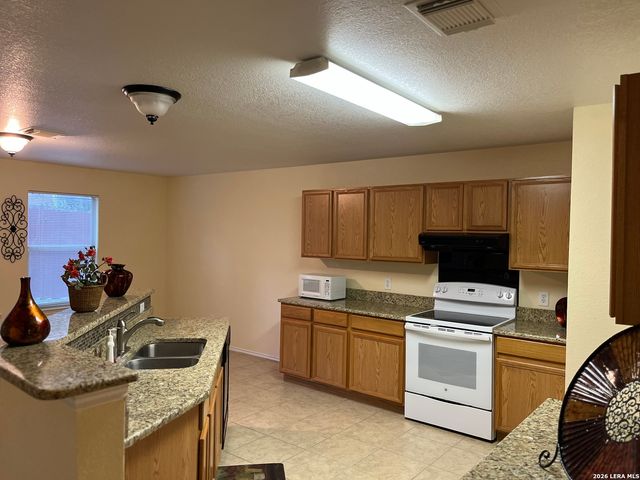 2242 Beacon Crk, San Antonio, TX 78213