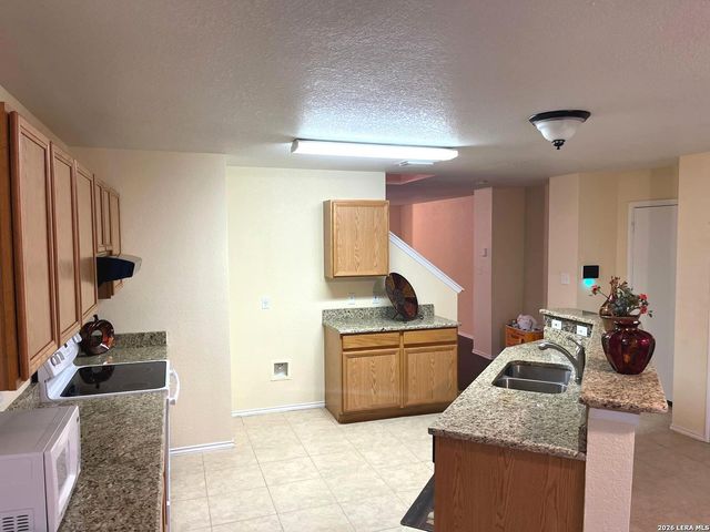 2242 Beacon Crk, San Antonio, TX 78213