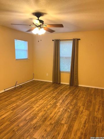 2242 Beacon Crk, San Antonio, TX 78213