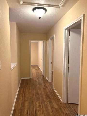 2242 Beacon Crk, San Antonio, TX 78213