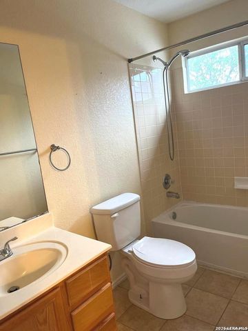 2242 Beacon Crk, San Antonio, TX 78213