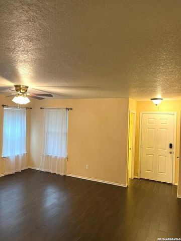 2242 Beacon Crk, San Antonio, TX 78213