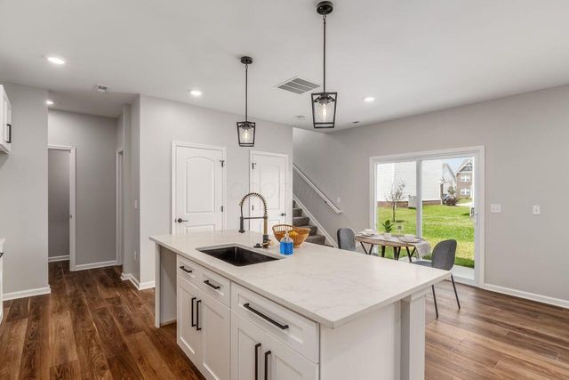 1004 Beehive Grove, Grove City, OH 43123